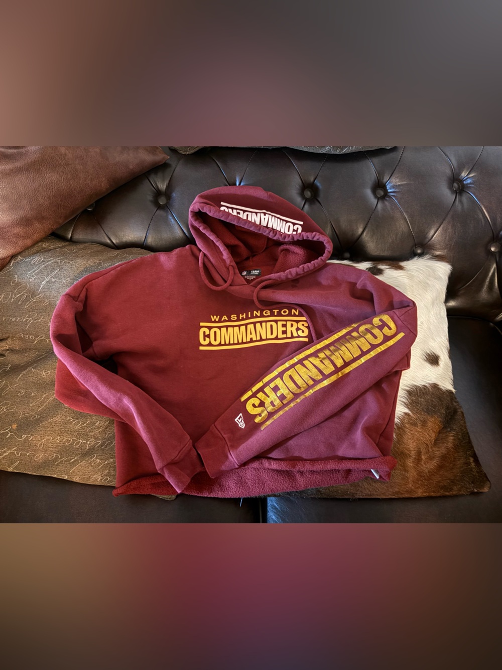 Women's Washington Commanders New Era Burgundy cropped top hoodie Pullover Hoodi - Picture 2 of 5